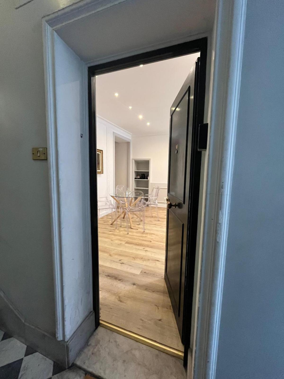 Crispi 30 Stylish Apartment Rome Bagian luar foto