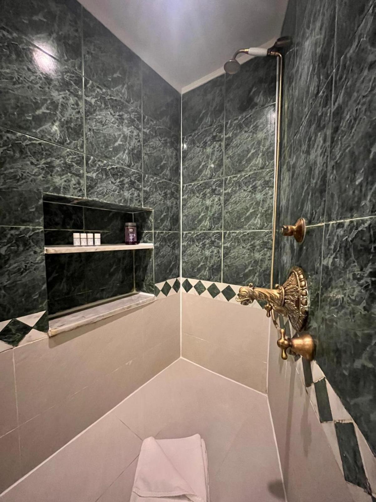 Crispi 30 Stylish Apartment Rome Bagian luar foto